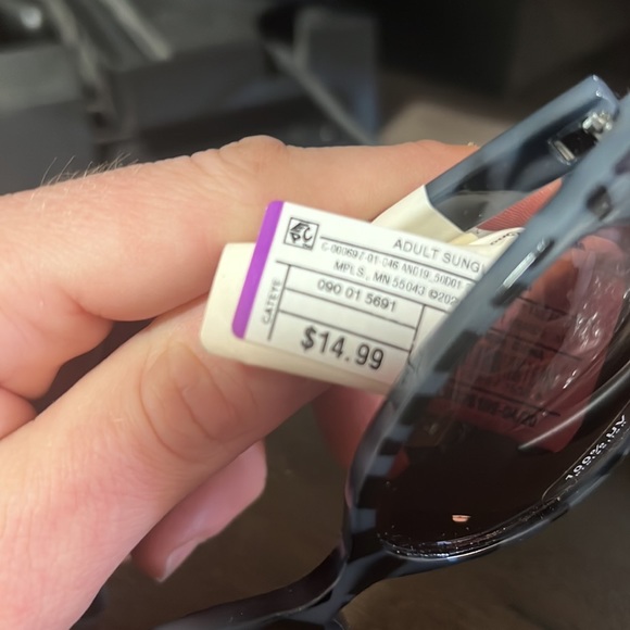 💕♣️Blue & Black Print Sunglasses NWT - Picture 5 of 6